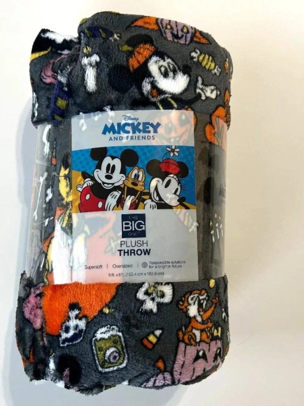 NEW MICKEY MOUSE HALLOWEEN PLUSH THROW BLANKET THE BIG ONE 5X6 FT NWT